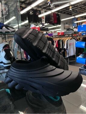 Crocs Echo Storm Midnight Size 10